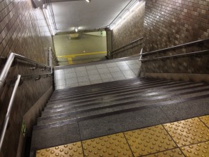 地下鉄入り口を上から